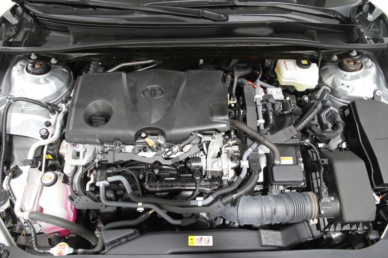 2020 Toyota Camry Hybrid LE photo 19