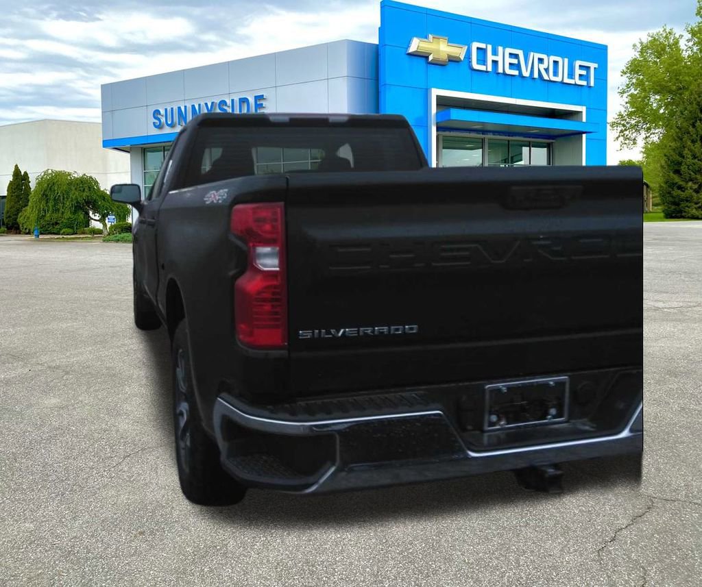 2024 Chevrolet Silverado 1500 LT photo 3
