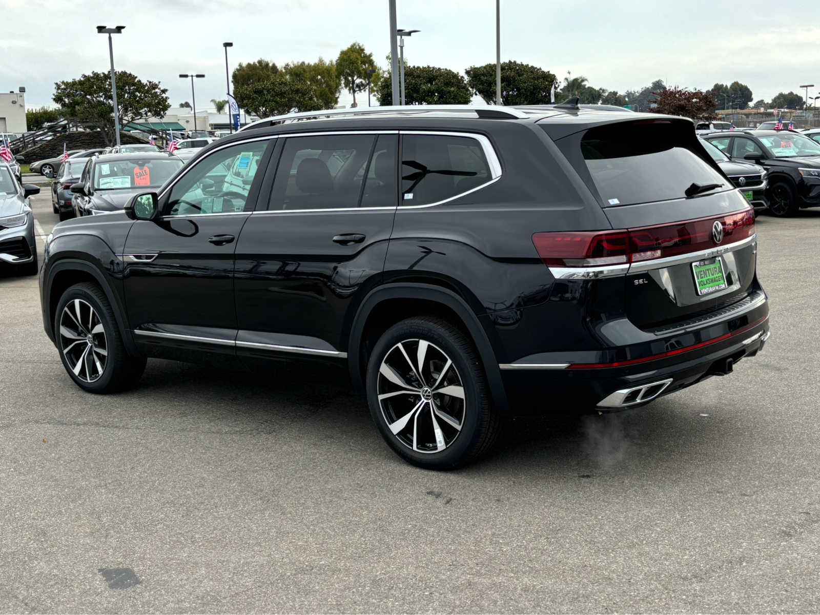 2024 Volkswagen Atlas SEL Premium R-Line photo 5