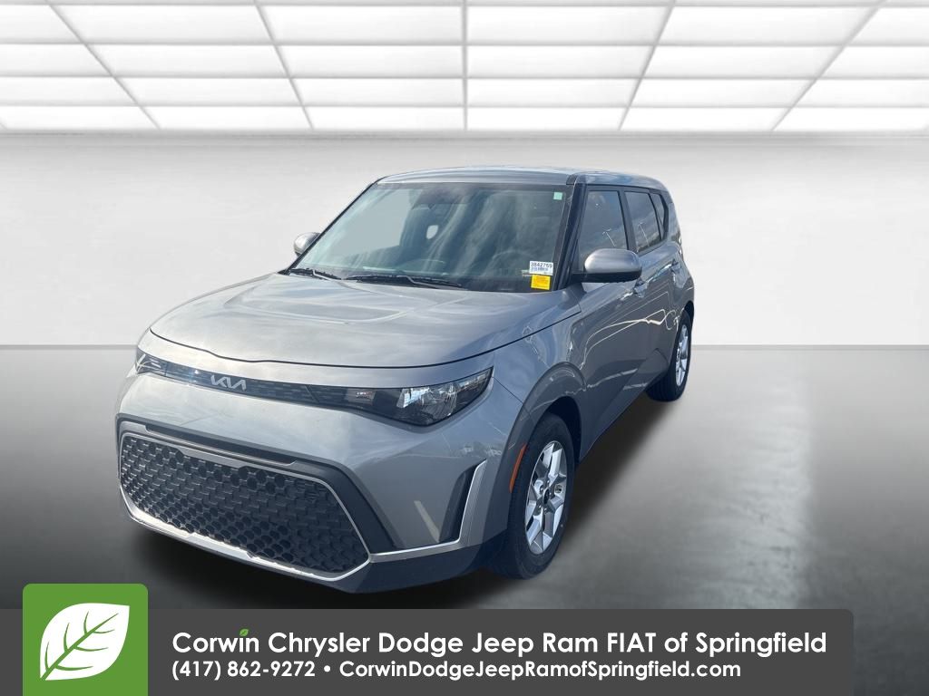 2023 Kia Soul LX photo 3