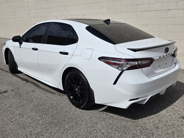2020 Toyota Camry SE photo 3