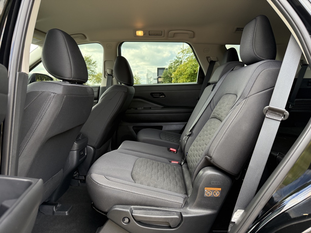 2025 Nissan Pathfinder S photo 21