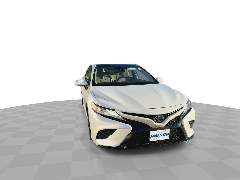2019 Toyota Camry XSE photo 3