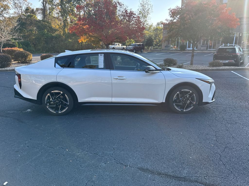 2025 Kia K4 GT-Line photo 2