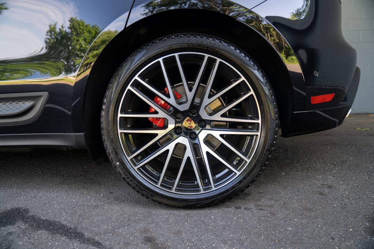 2025 Porsche Macan S photo 11
