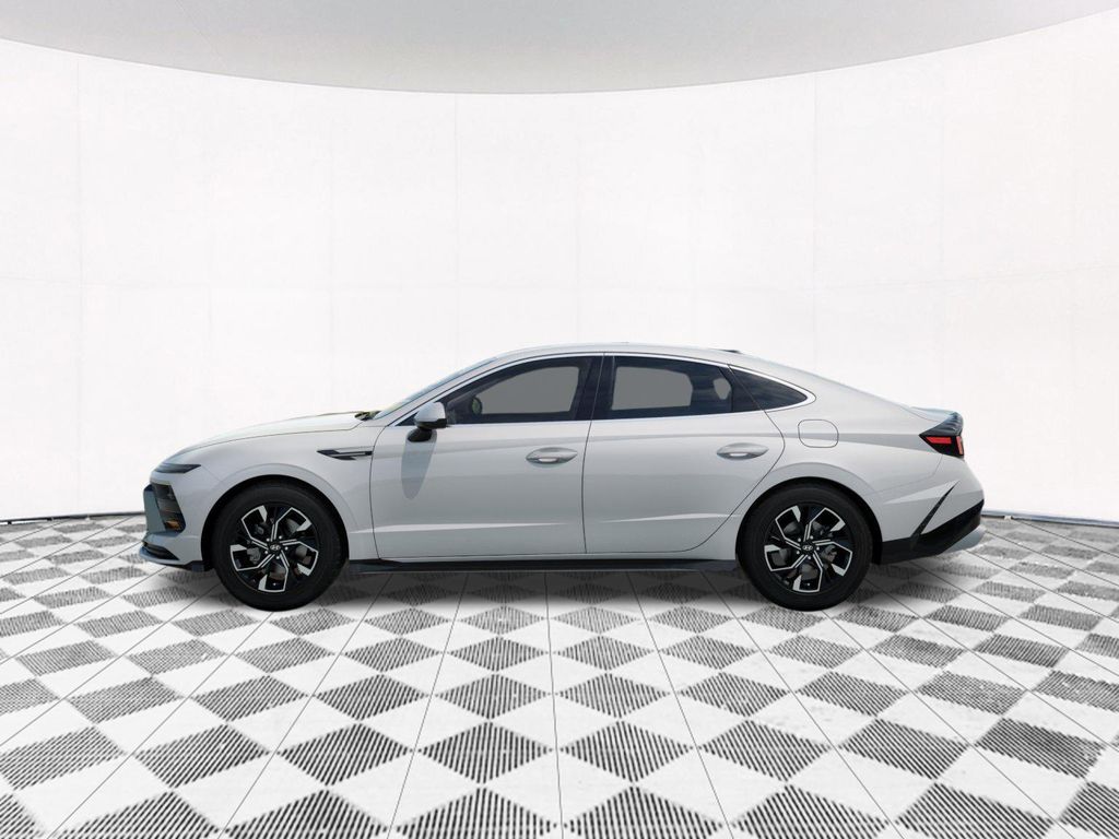 2025 Hyundai Sonata SEL photo 2