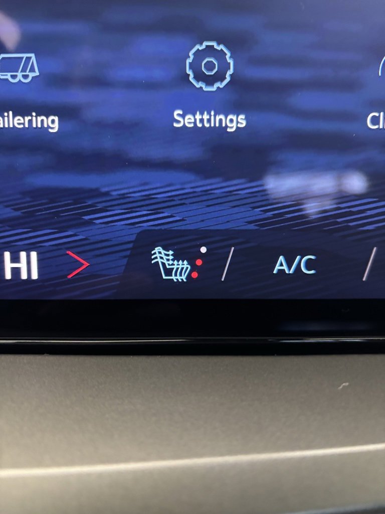 2025 Chevrolet Traverse photo 4