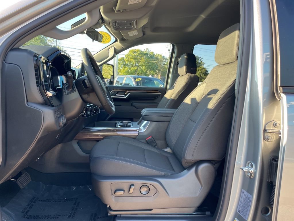 2026 Chevrolet Silverado 2500HD LT photo 2