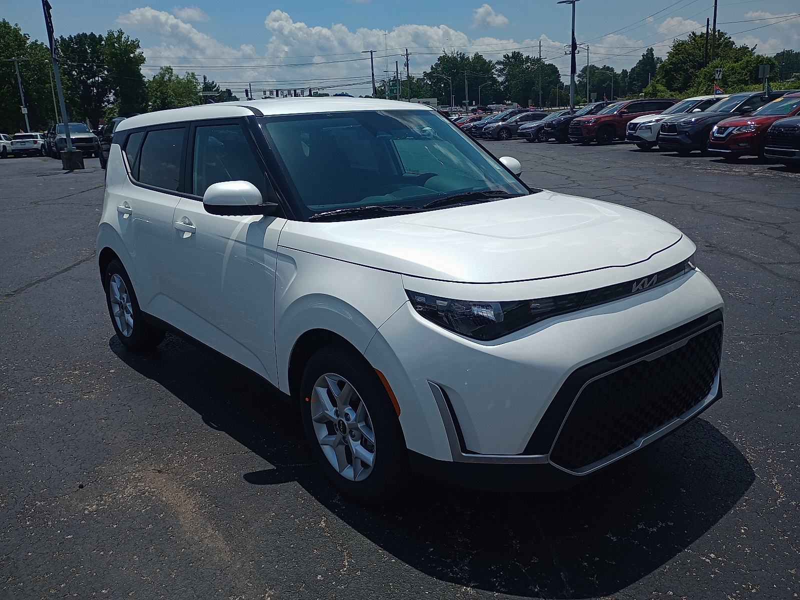 2025 Kia Soul LX's photo