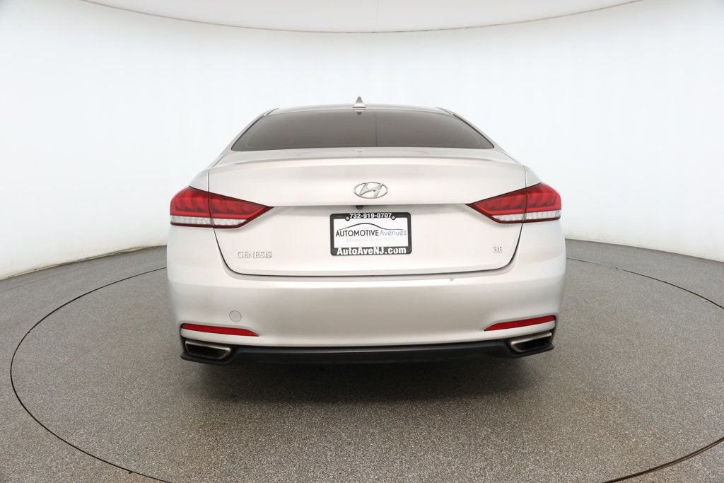 2016 Hyundai Genesis photo 5
