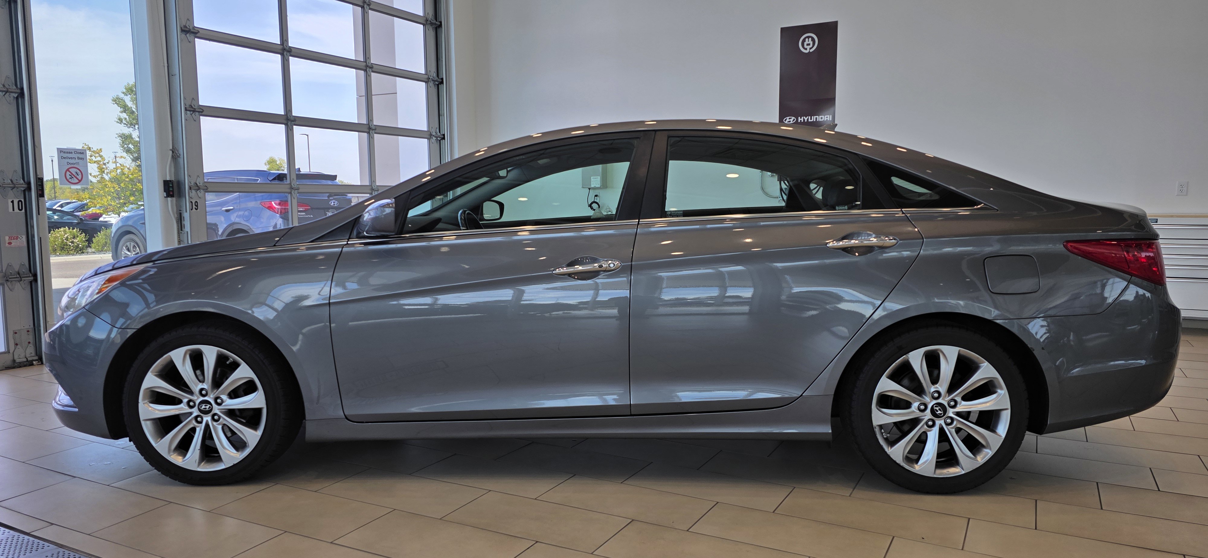 Used 2011 Hyundai Sonata SE with VIN 5NPEC4AC5BH286849 for sale in Minneapolis, Minnesota