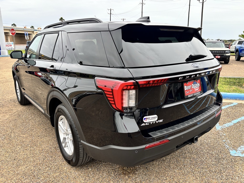 2025 Ford Explorer photo 3