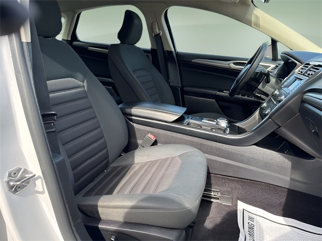 2017 Ford Fusion SE photo 16