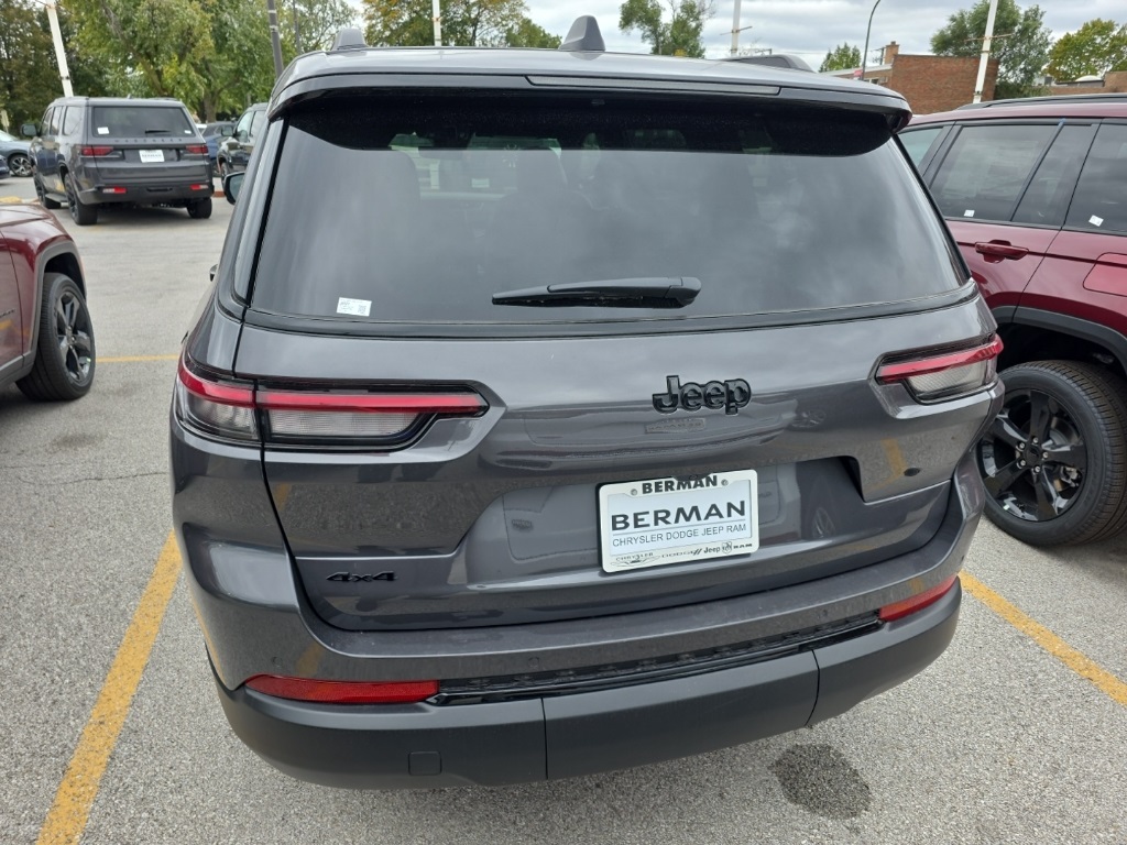 2025 Jeep Grand Cherokee Altitude photo 4