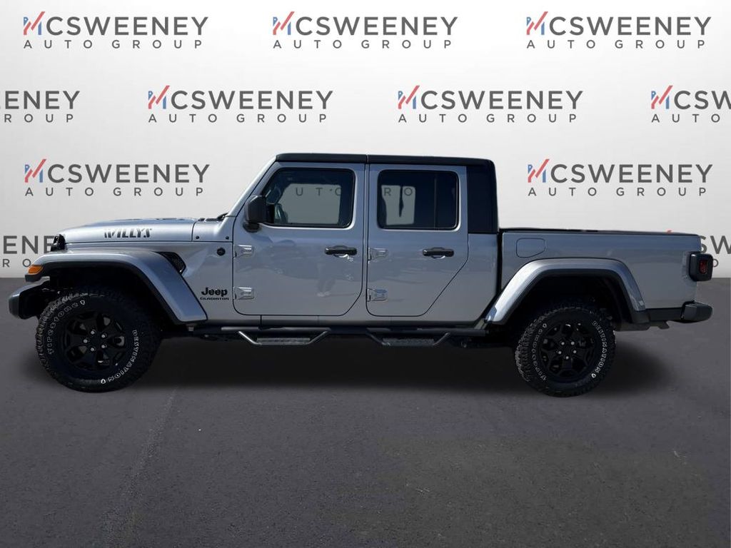 2021 Jeep Gladiator Willys photo 2