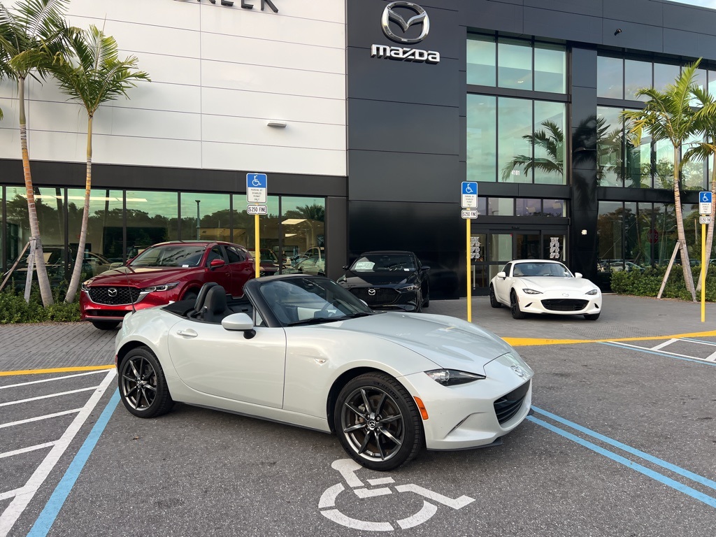 2019 Mazda MX-5 Miata Miata Grand Touring photo 3