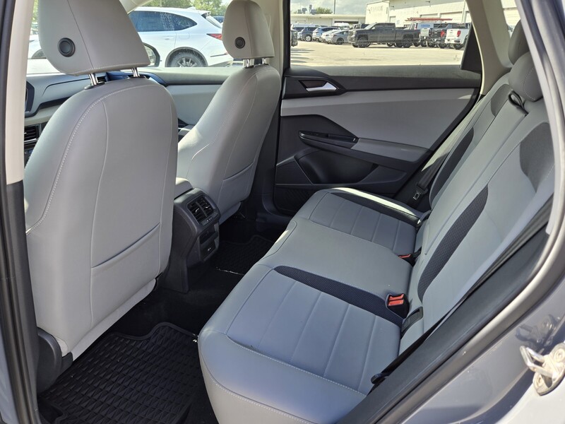 2022 Volkswagen Taos SE photo 9