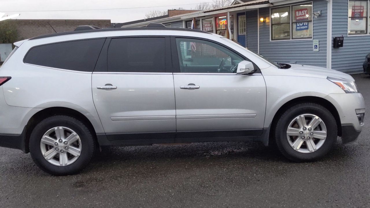 2014 Chevrolet Traverse 1LT photo 3