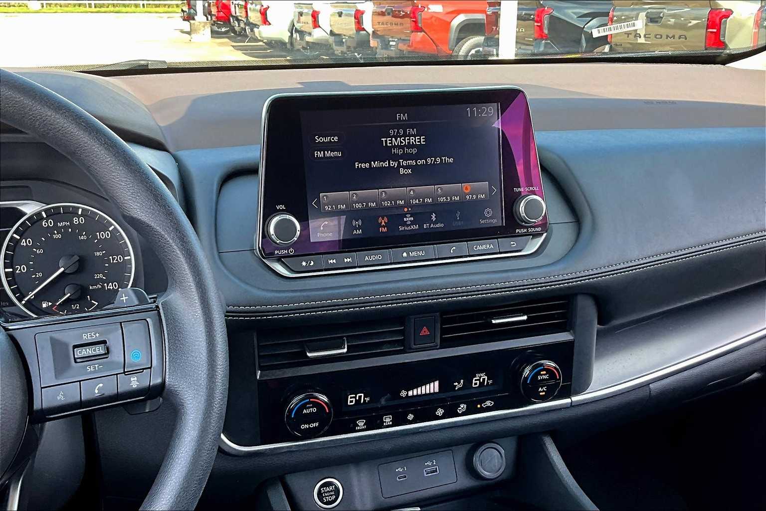 2023 Nissan Rogue SV photo 3