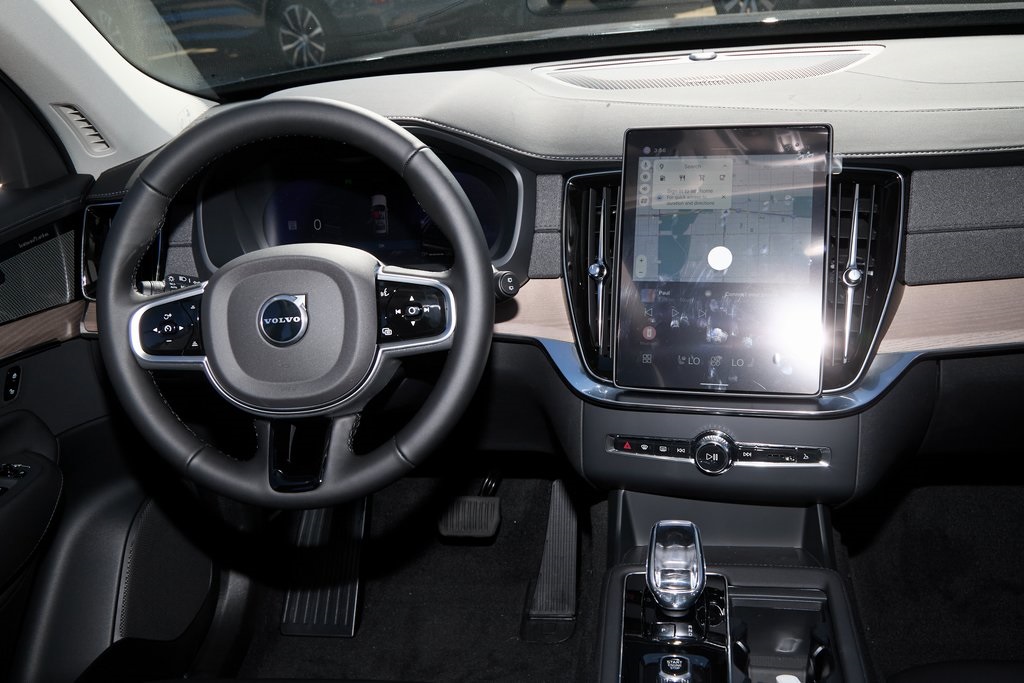 2026 VOLVO XC90 - Image 32