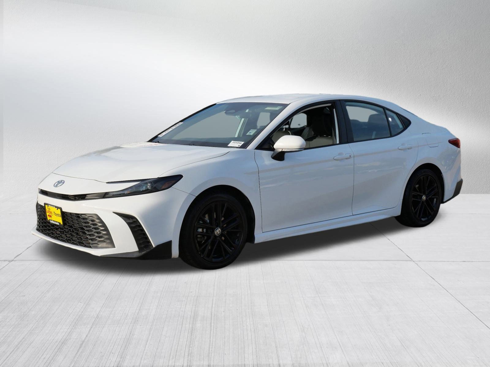 2025 Toyota Camry SE photo 3