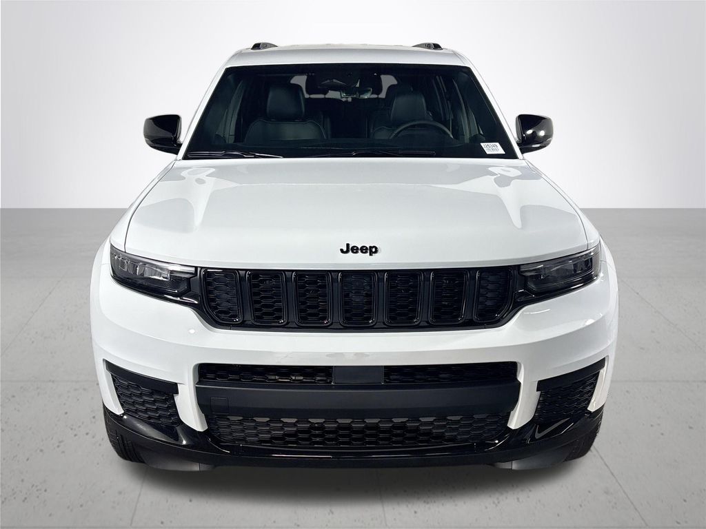 2025 Jeep Grand Cherokee Altitude photo 3
