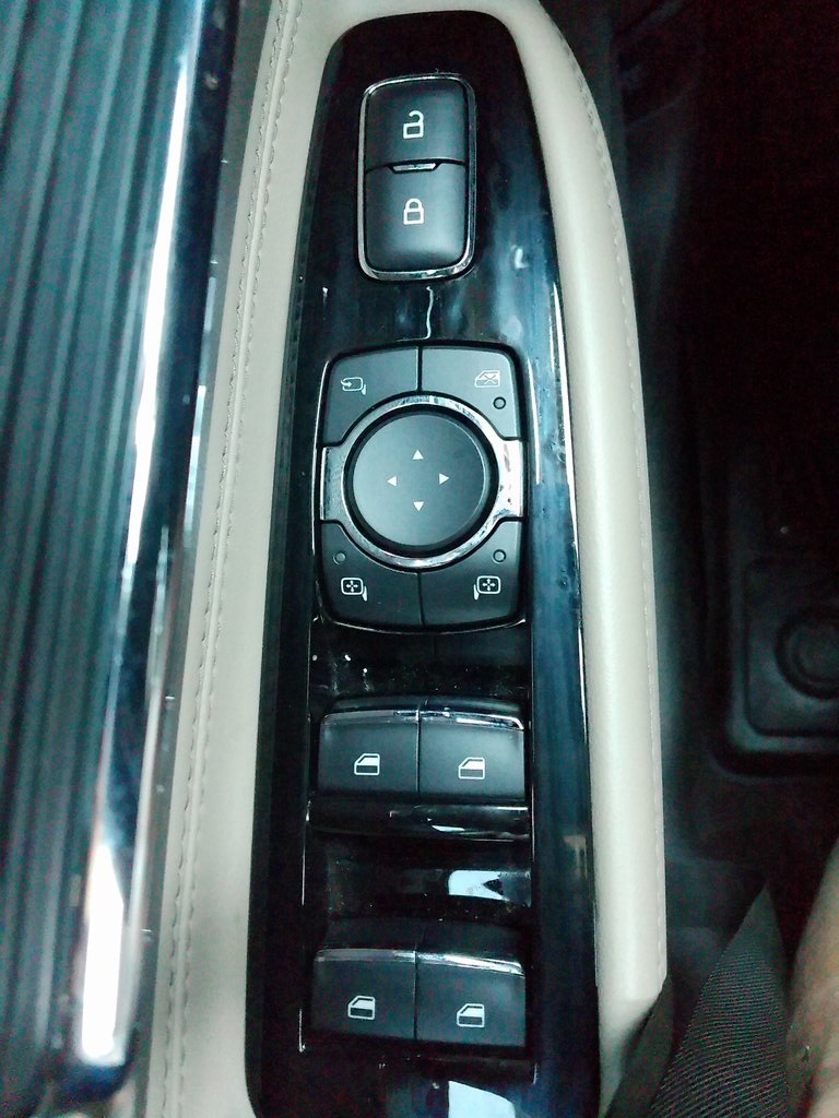 2020 Lincoln Corsair Standard photo 35