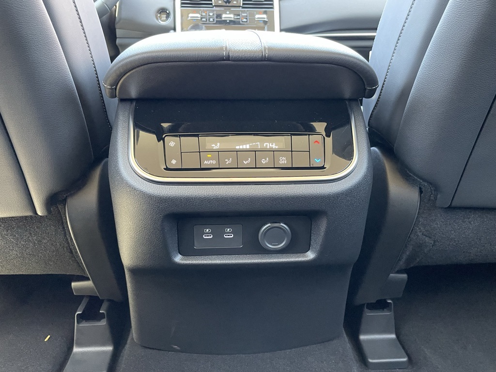 2025 Nissan Armada SV photo 16