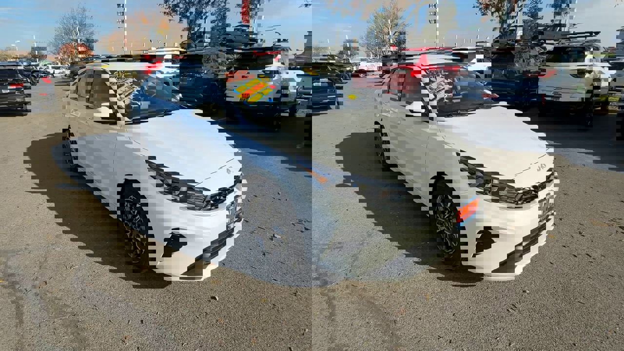 2024 Kia Forte LXS's photo