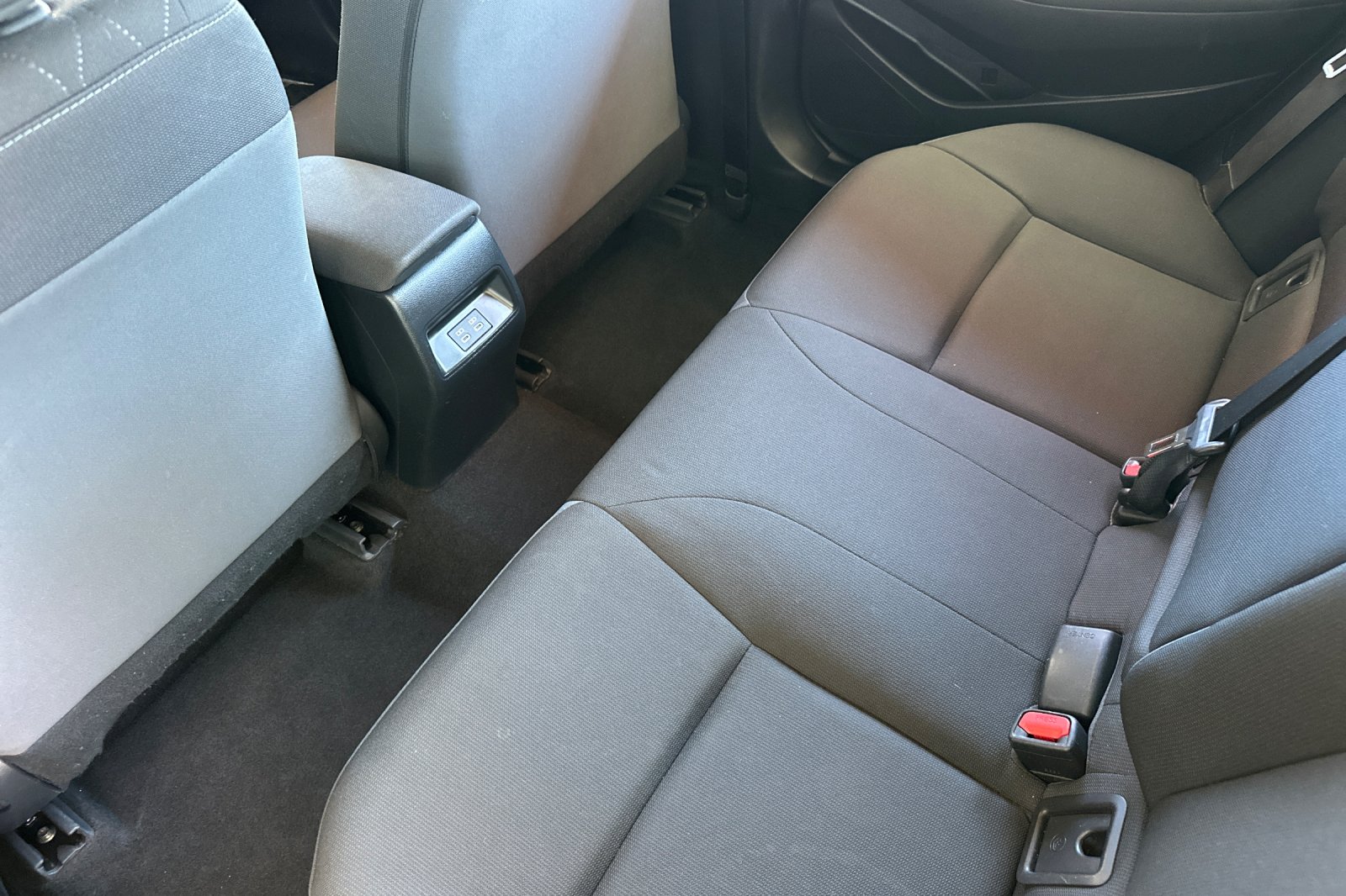 2023 Toyota Corolla LE photo 11