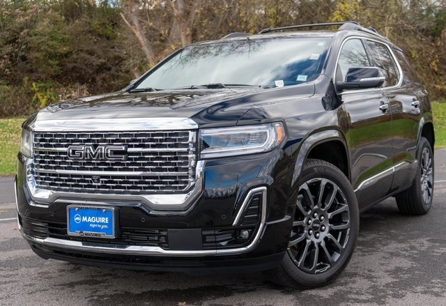 2023 GMC Acadia Denali's photo