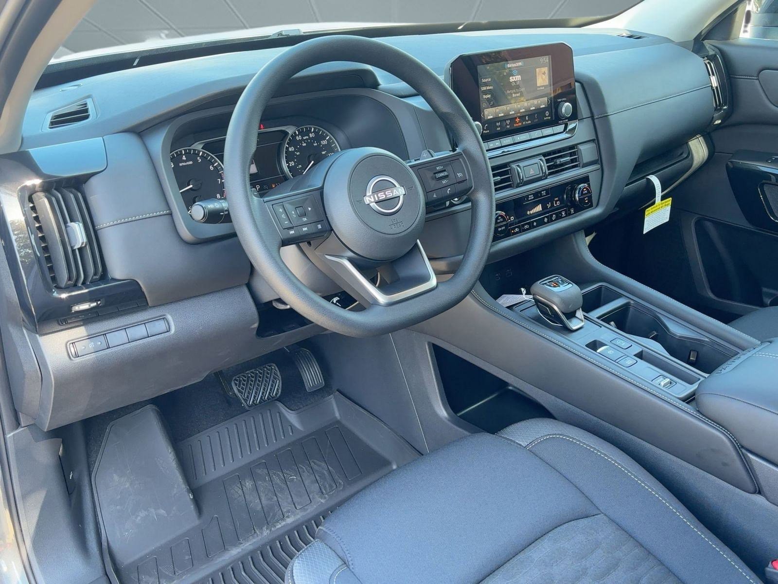 2025 Nissan Pathfinder S photo 4