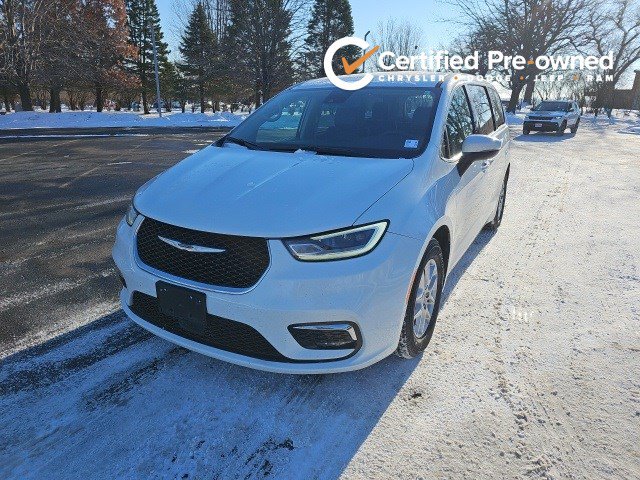 2023 Chrysler Pacifica Touring L's photo