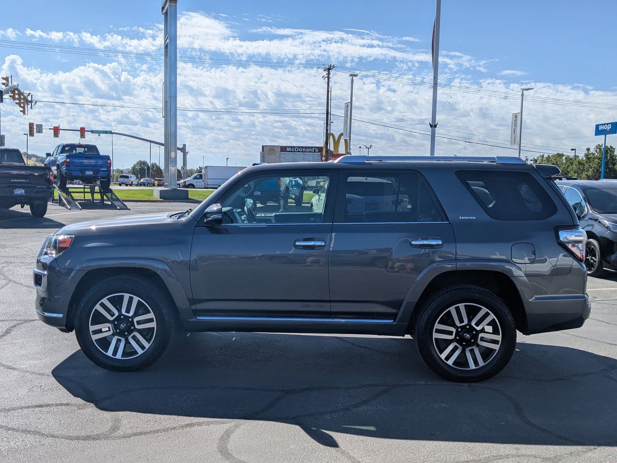 2016 Toyota 4Runner Limited photo 5