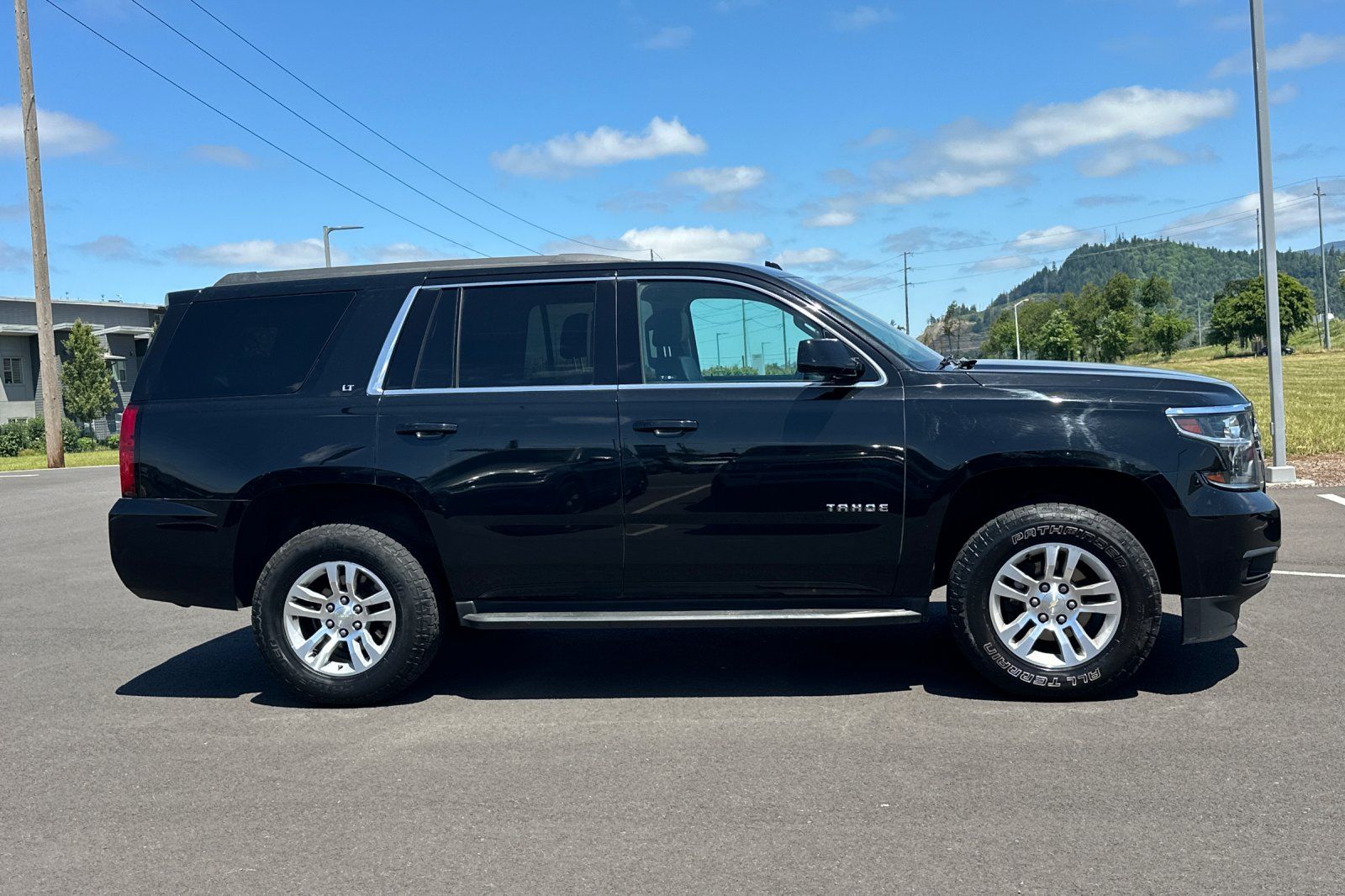 2019 Chevrolet Tahoe LT photo 2