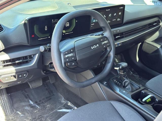 2025 Kia K4 LXS photo 4