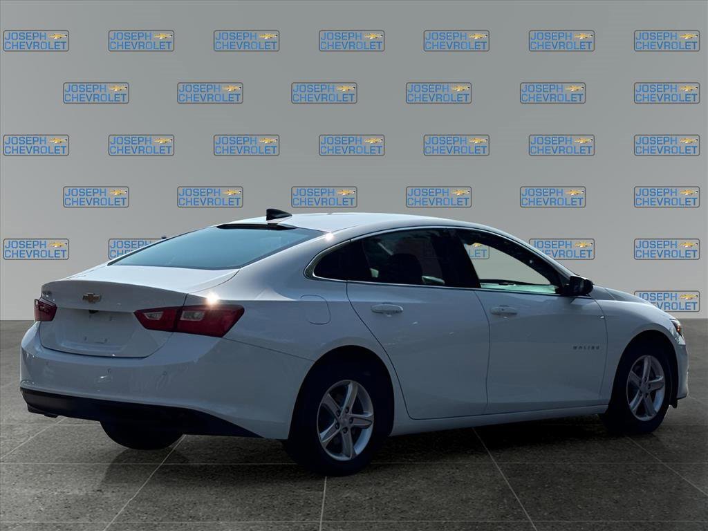 2024 Chevrolet Malibu LS photo 4