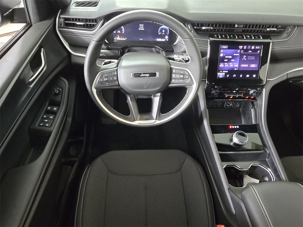 2025 Jeep Grand Cherokee Laredo Altitude photo 7