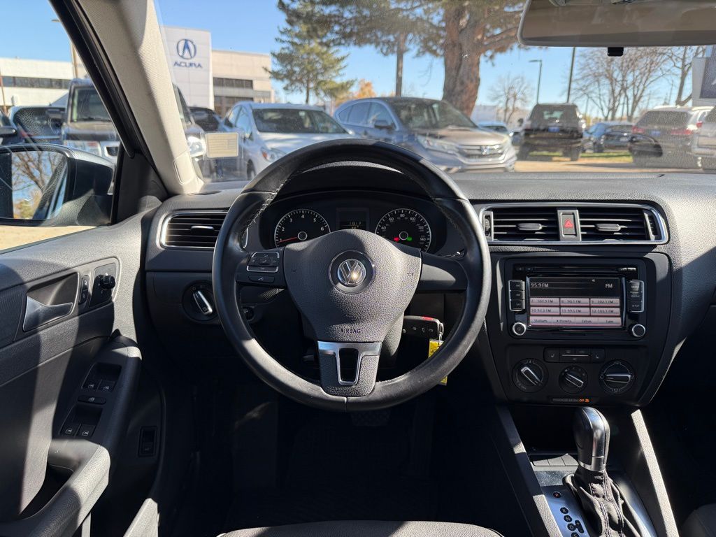 2012 Volkswagen Jetta 2.5L SE photo 2