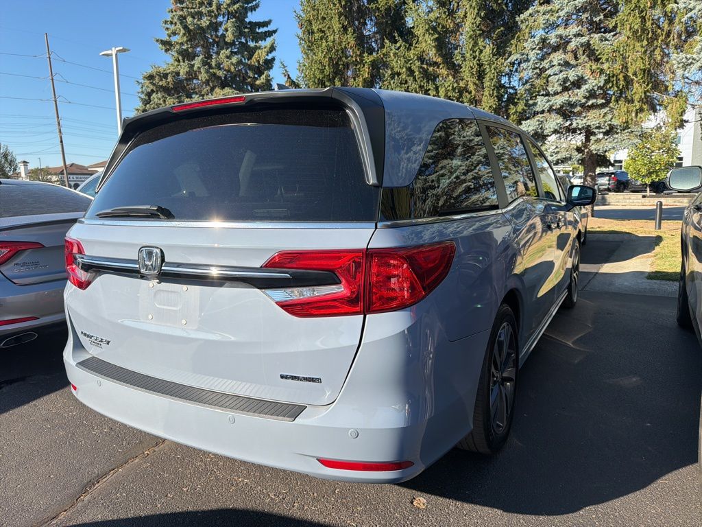 2024 Honda Odyssey Touring photo 3