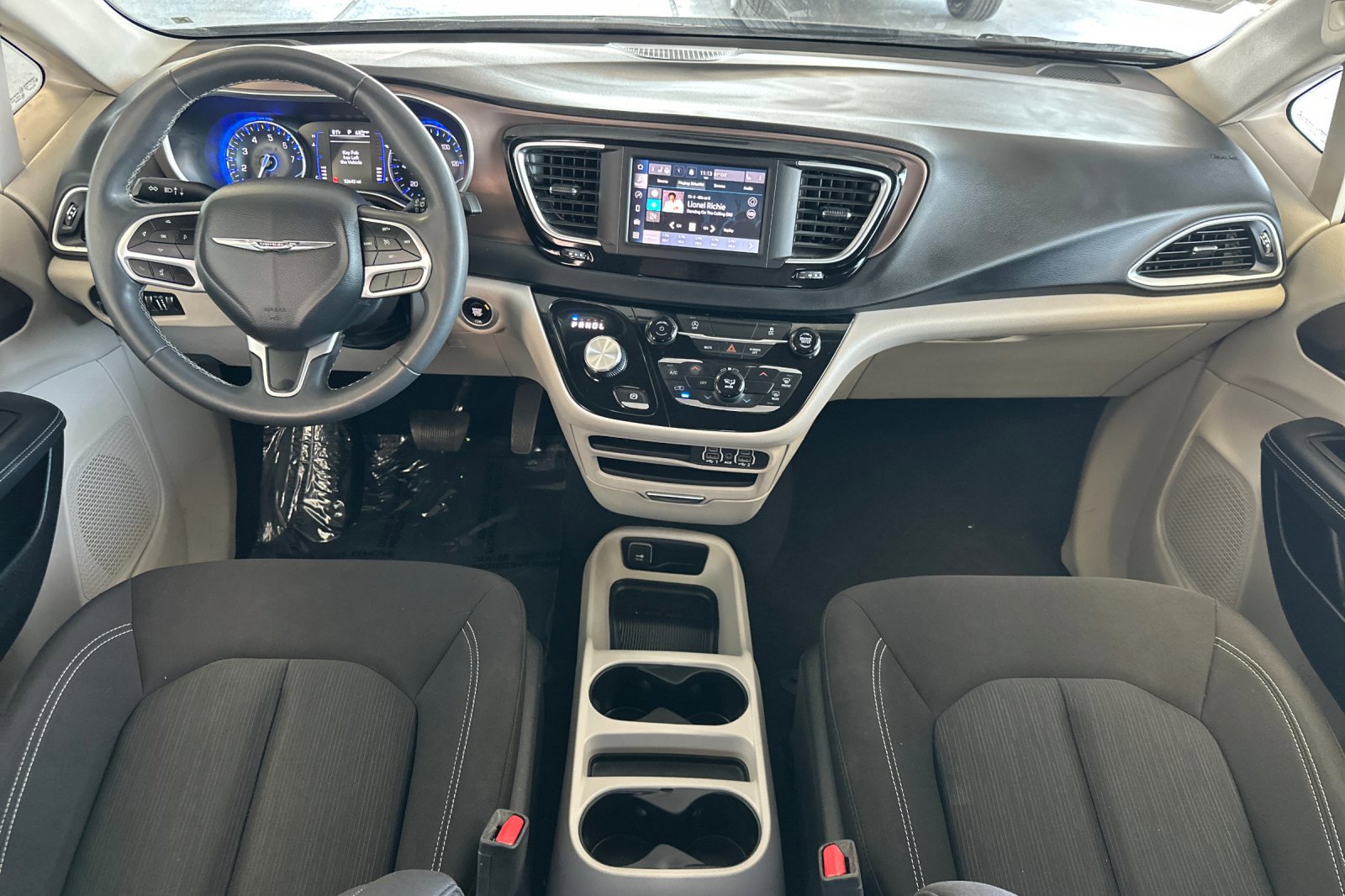 2023 Chrysler Pacifica LX photo 10