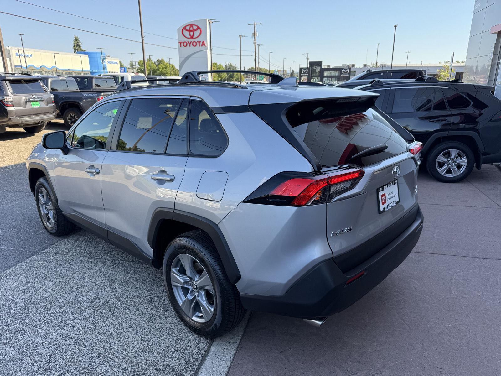 2025 Toyota RAV4 XLE photo 3