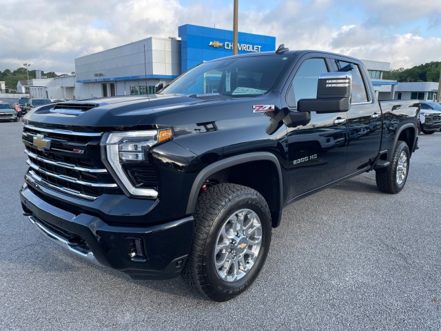 2025 Chevrolet Silverado 2500HD LT photo 3