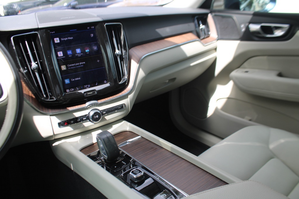 2022 Volvo XC60 Inscription R-Design Expression T8 Momentum B5 photo 15