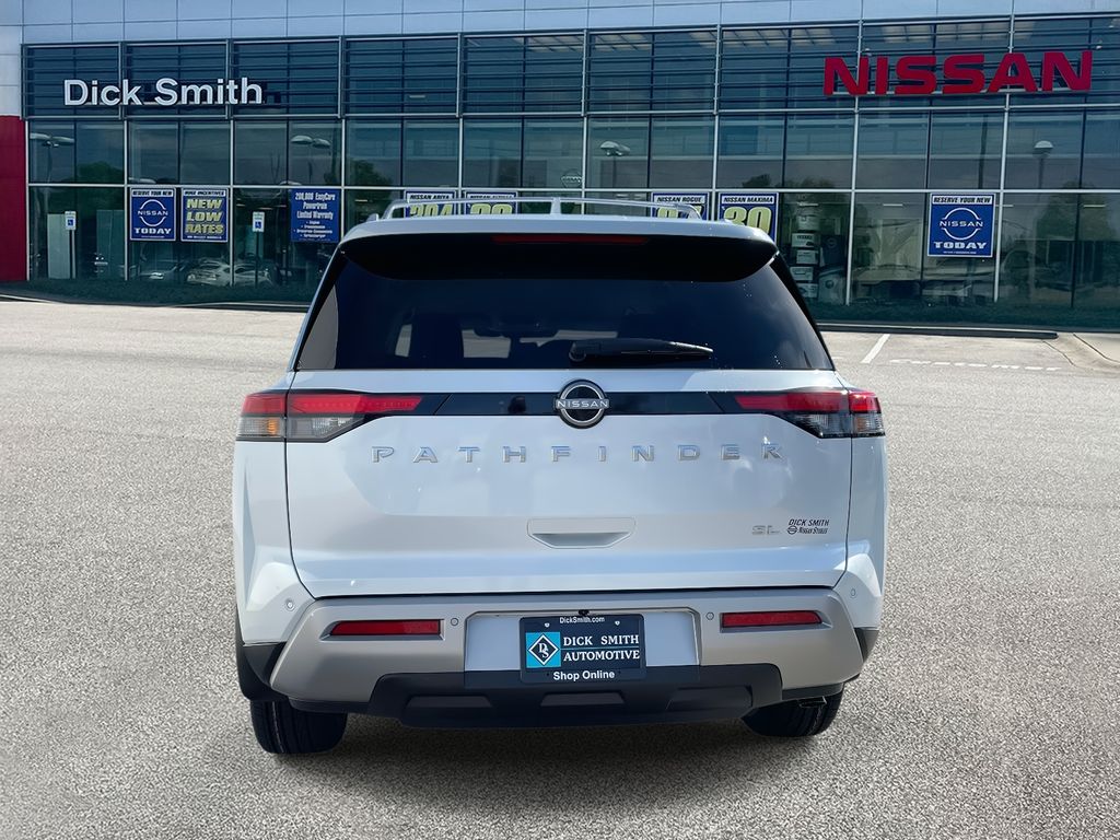 2025 Nissan Pathfinder SL photo 3