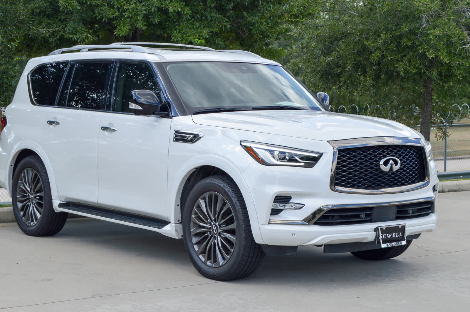 2023 Infiniti QX80 Premium Select photo 3