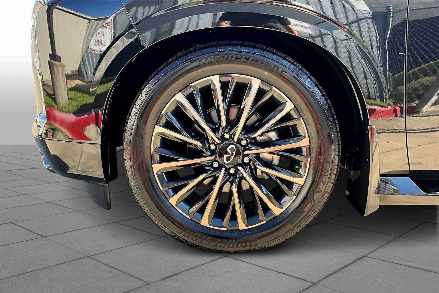 2025 Infiniti QX80 photo 9