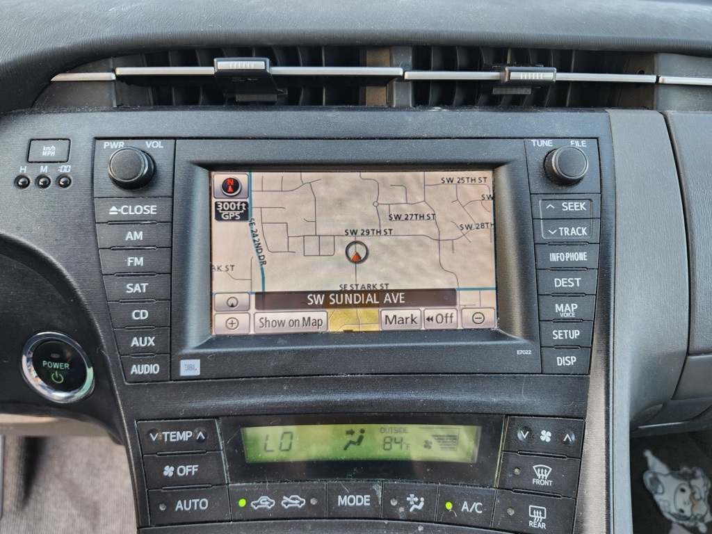 2010 Toyota Prius Three photo 11
