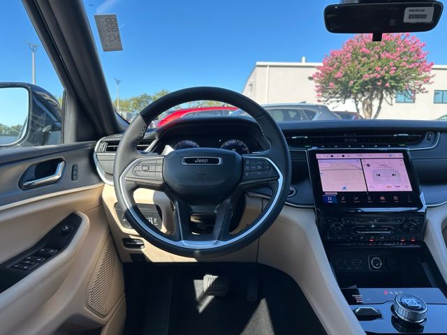 2025 Jeep Grand Cherokee Limited photo 16