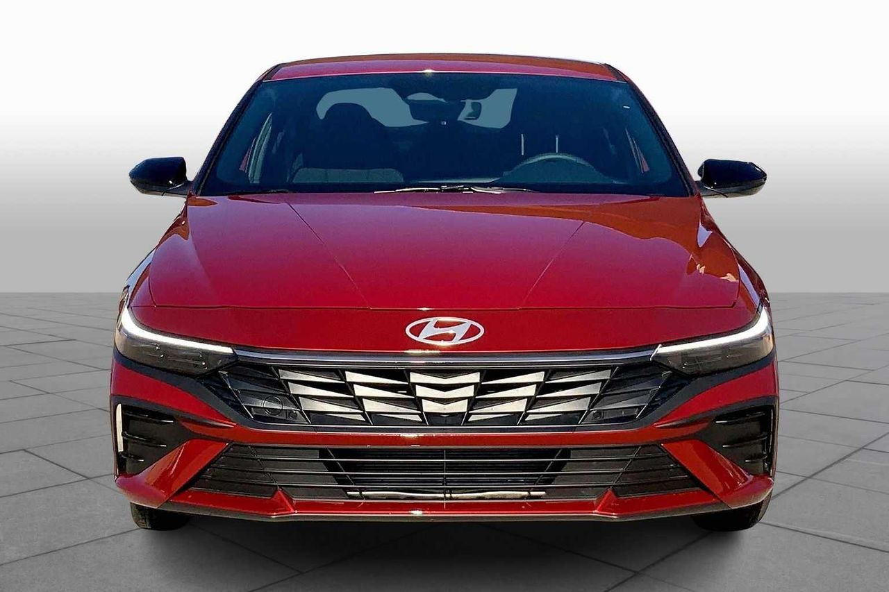 2025 Hyundai Elantra SEL Sport photo 3